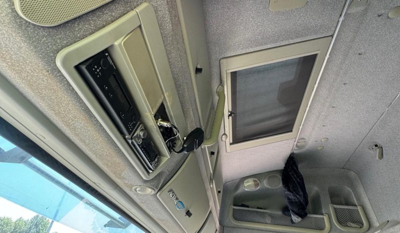 
								CAMION PARA CABALLOS IVECO AS440S4OT/P completo									
