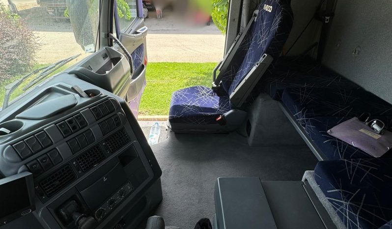 
								CAMION PARA CABALLOS IVECO AS440S4OT/P completo									