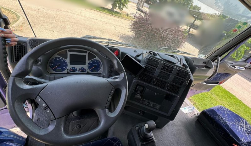 
								CAMION PARA CABALLOS IVECO AS440S4OT/P completo									