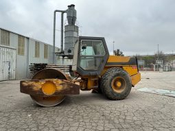 
										MAQUINA APISONADORA KOMATSU JV 110 A completo									