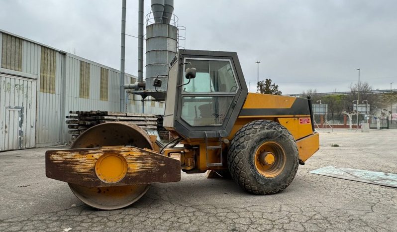 
								MAQUINA APISONADORA KOMATSU JV 110 A completo									