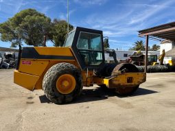 
										MAQUINA APISONADORA KOMATSU JV 110 A completo									