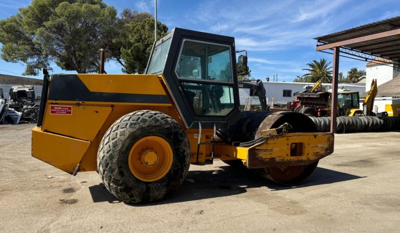 
								MAQUINA APISONADORA KOMATSU JV 110 A completo									