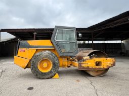 
										MAQUINA APISONADORA KOMATSU JV 110 A completo									