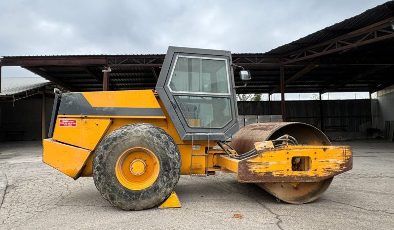 
								MAQUINA APISONADORA KOMATSU JV 110 A completo									