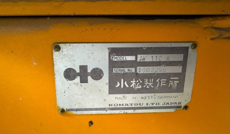 
								MAQUINA APISONADORA KOMATSU JV 110 A completo									