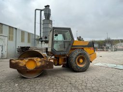
										MAQUINA APISONADORA KOMATSU JV 110 A completo									