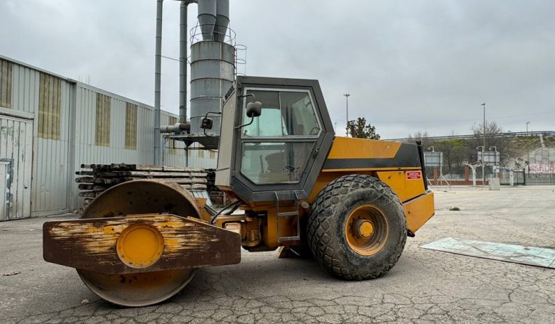 
								MAQUINA APISONADORA KOMATSU JV 110 A completo									