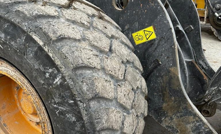 
								MAQUINA PALA CARGADORA VOLVO L90F completo									