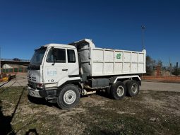 
										CAMION NISSAN CON CAJA completo									