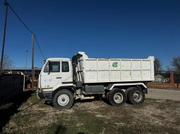 
										CAMION NISSAN CON CAJA completo									