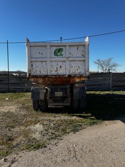 
										CAMION NISSAN CON CAJA completo									