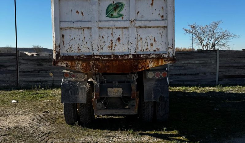 
								CAMION NISSAN CON CAJA completo									