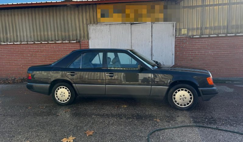 
								MERCEDES BENZ 300d completo									