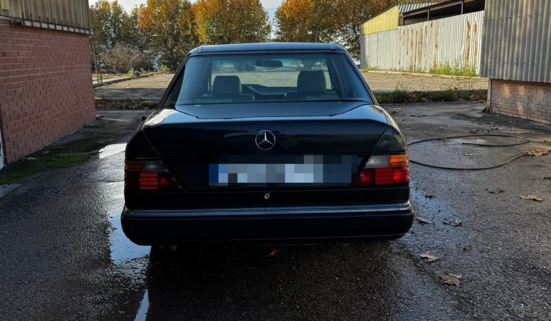 
								MERCEDES BENZ 300d completo									