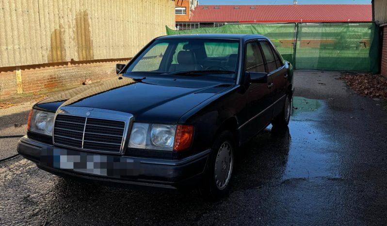 
								MERCEDES BENZ 300d completo									